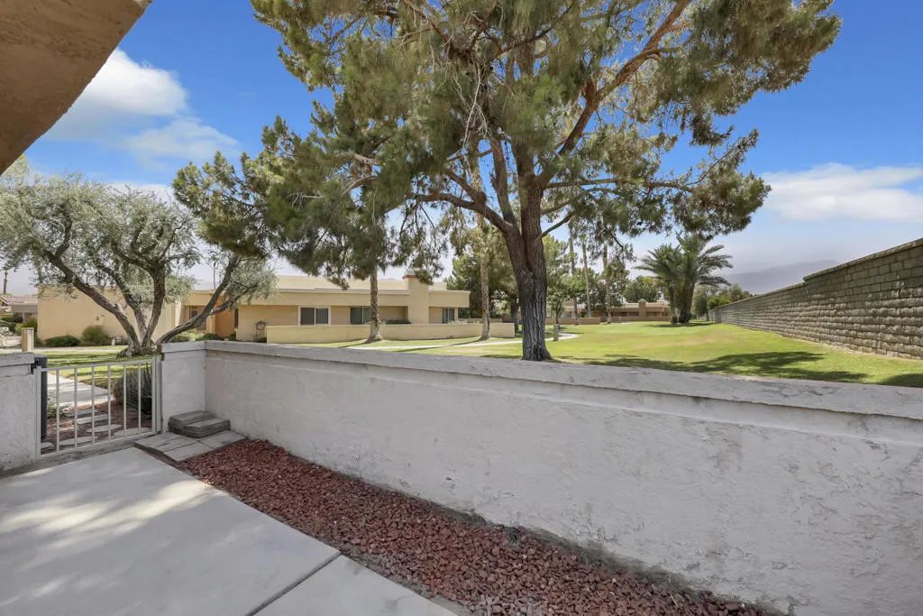 41515 Navarre Court, Palm Desert, California 92260 home-pic-27